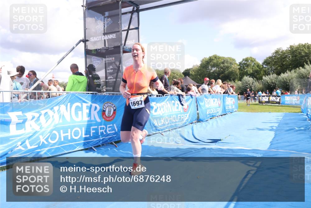 25.08.2024 - Elbe Triathlon Hamburg H.Heesch http://msf.ph/oto/6876248 25.08.2024 12:06:30 Ziel 1431, 1682, 1697, 1701 meine-sportfotos.de