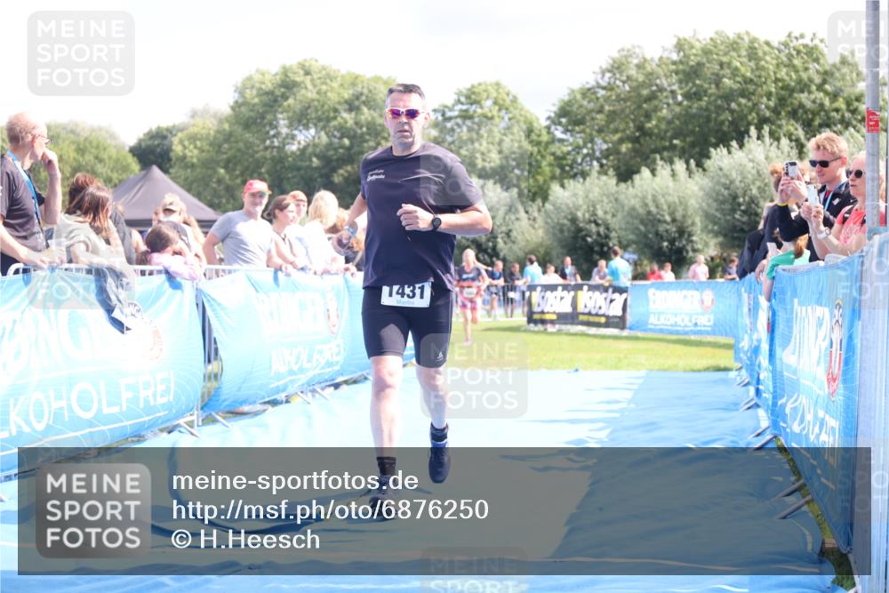 25.08.2024 - Elbe Triathlon Hamburg H.Heesch http://msf.ph/oto/6876250 25.08.2024 12:06:37 Ziel 1431, 1684, 1697 meine-sportfotos.de