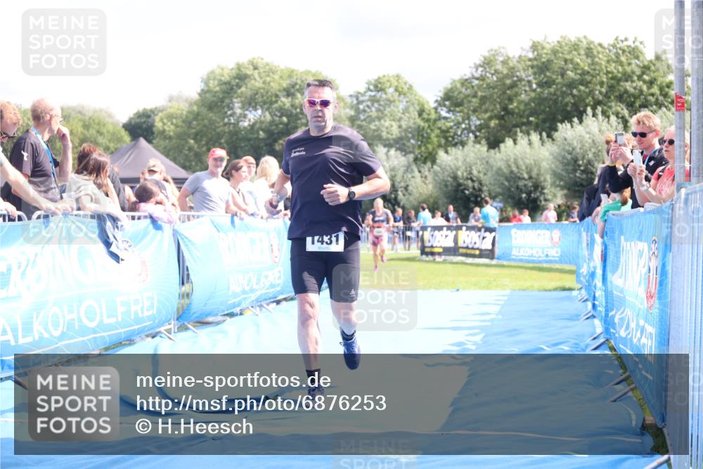 25.08.2024 - Elbe Triathlon Hamburg H.Heesch http://msf.ph/oto/6876253 25.08.2024 12:06:37 Ziel 1431, 1684, 1697 meine-sportfotos.de