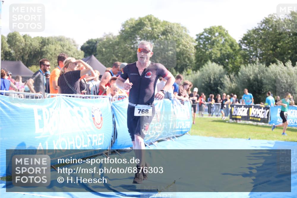 25.08.2024 - Elbe Triathlon Hamburg H.Heesch http://msf.ph/oto/6876303 25.08.2024 11:42:46 Ziel 331, 768, 1444 meine-sportfotos.de