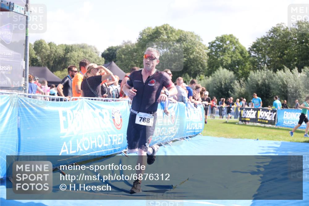 25.08.2024 - Elbe Triathlon Hamburg H.Heesch http://msf.ph/oto/6876312 25.08.2024 11:42:47 Ziel 768, 1403, 1444 meine-sportfotos.de