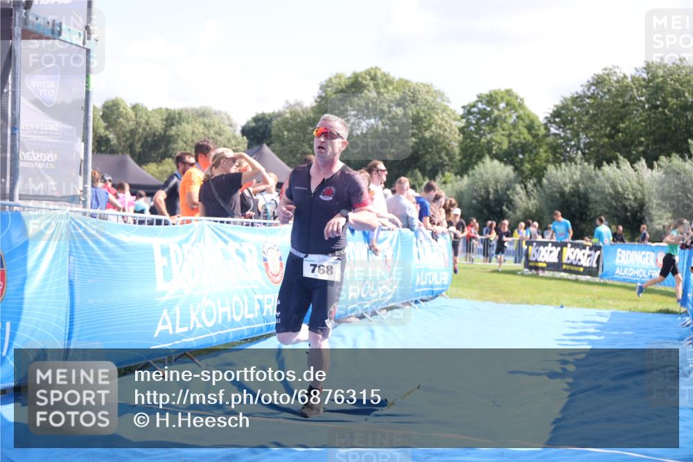 25.08.2024 - Elbe Triathlon Hamburg H.Heesch http://msf.ph/oto/6876315 25.08.2024 11:42:47 Ziel 768, 1403, 1444 meine-sportfotos.de