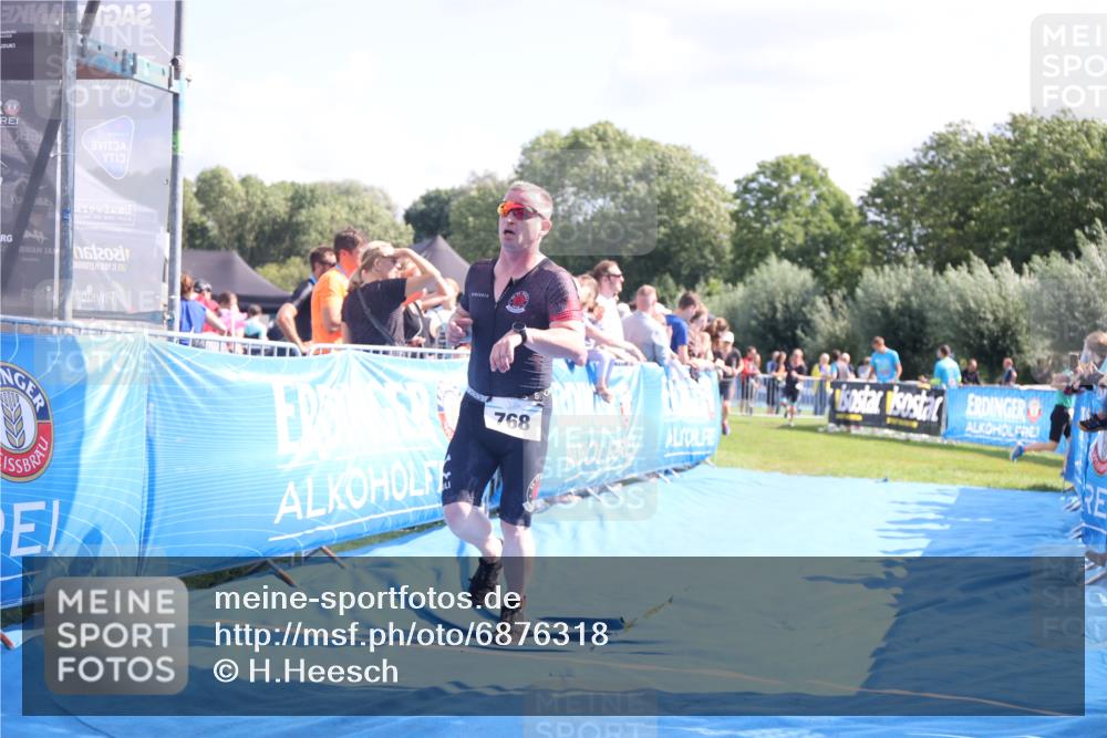 25.08.2024 - Elbe Triathlon Hamburg H.Heesch http://msf.ph/oto/6876318 25.08.2024 11:42:47 Ziel 768, 1403, 1444 meine-sportfotos.de