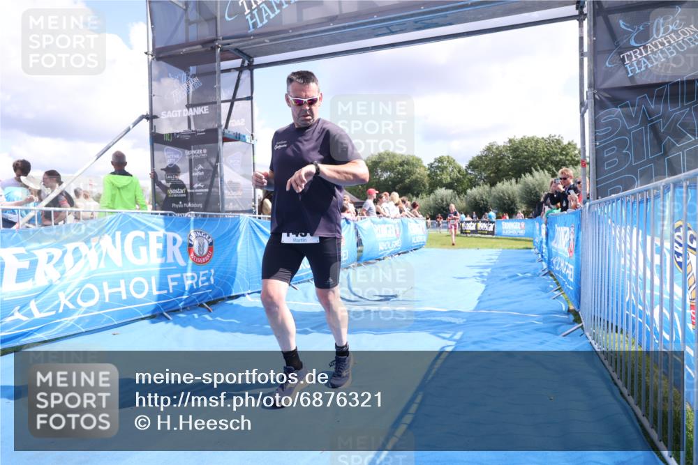 25.08.2024 - Elbe Triathlon Hamburg H.Heesch http://msf.ph/oto/6876321 25.08.2024 12:06:39 Ziel 1431, 1684 meine-sportfotos.de