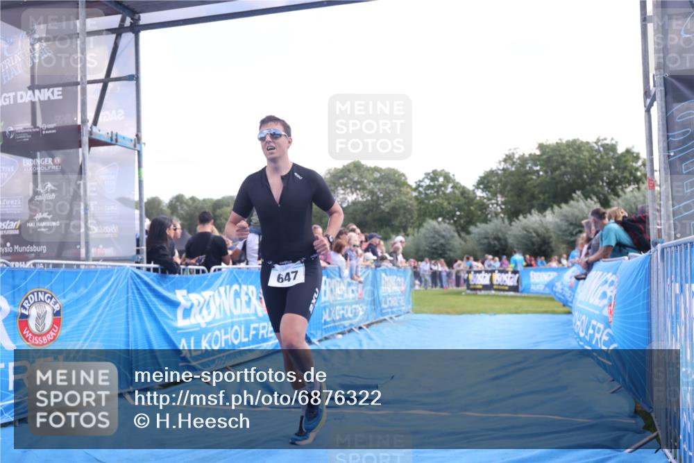 25.08.2024 - Elbe Triathlon Hamburg H.Heesch http://msf.ph/oto/6876322 25.08.2024 11:17:20 Ziel 647, 662 meine-sportfotos.de