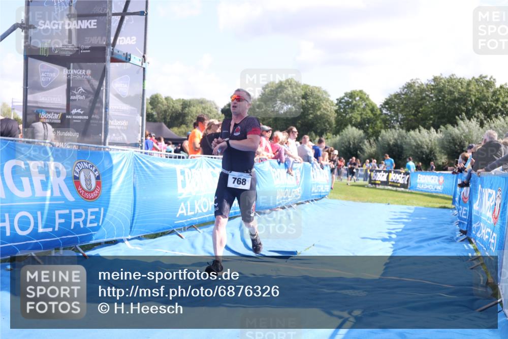 25.08.2024 - Elbe Triathlon Hamburg H.Heesch http://msf.ph/oto/6876326 25.08.2024 11:42:47 Ziel 768, 1403, 1444 meine-sportfotos.de