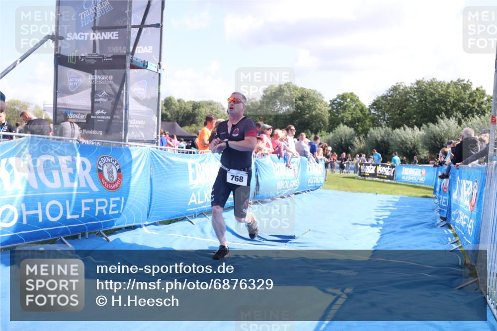 25.08.2024 - Elbe Triathlon Hamburg H.Heesch http://msf.ph/oto/6876329 25.08.2024 11:42:47 Ziel 768, 1403, 1444 meine-sportfotos.de