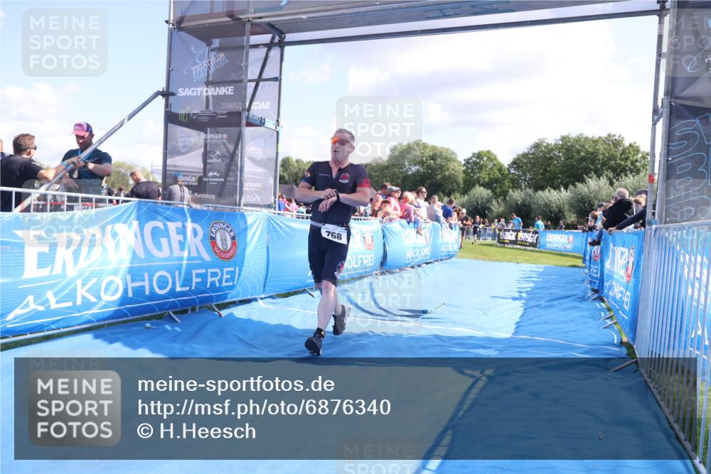 25.08.2024 - Elbe Triathlon Hamburg H.Heesch http://msf.ph/oto/6876340 25.08.2024 11:42:47 Ziel 768, 1403, 1444 meine-sportfotos.de