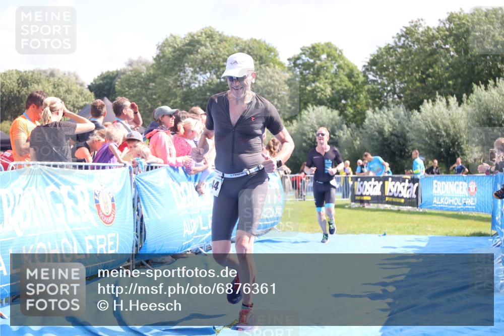 25.08.2024 - Elbe Triathlon Hamburg H.Heesch http://msf.ph/oto/6876361 25.08.2024 11:42:53 Ziel 768, 1403, 1444 meine-sportfotos.de