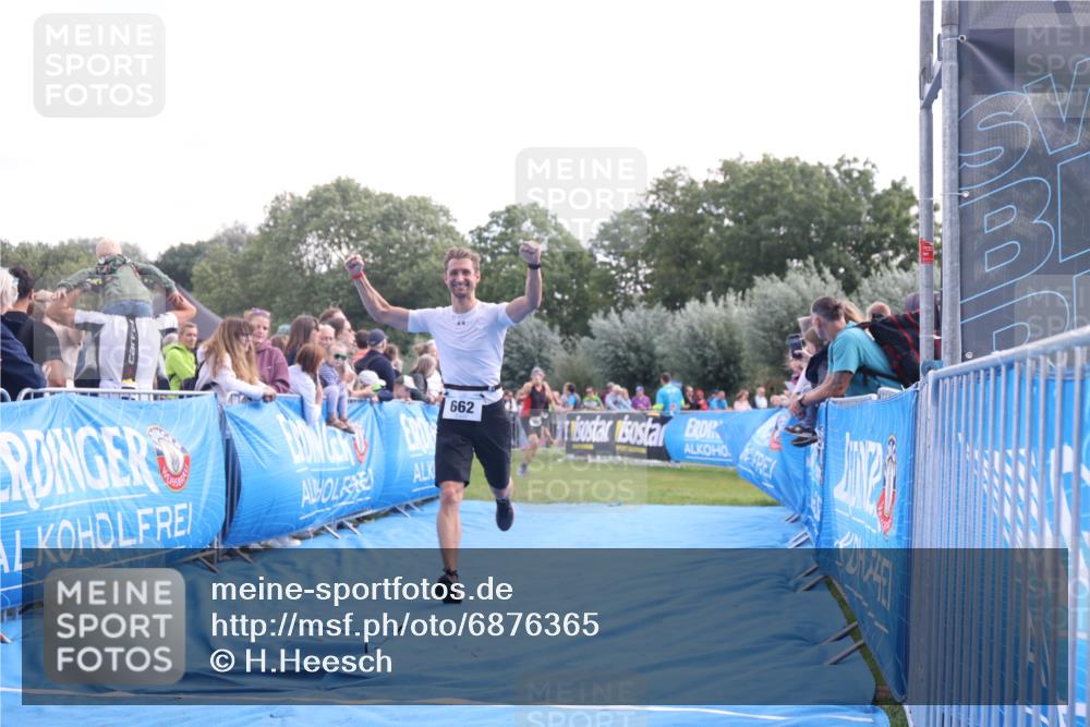 25.08.2024 - Elbe Triathlon Hamburg H.Heesch http://msf.ph/oto/6876365 25.08.2024 11:17:26 Ziel 434, 647, 662 meine-sportfotos.de