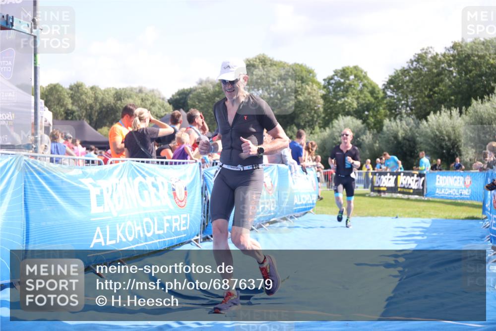 25.08.2024 - Elbe Triathlon Hamburg H.Heesch http://msf.ph/oto/6876379 25.08.2024 11:42:53 Ziel 768, 1403, 1444 meine-sportfotos.de