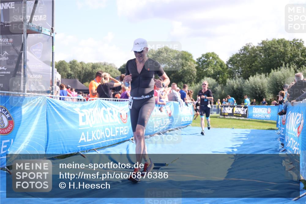 25.08.2024 - Elbe Triathlon Hamburg H.Heesch http://msf.ph/oto/6876386 25.08.2024 11:42:53 Ziel 768, 1403, 1444 meine-sportfotos.de