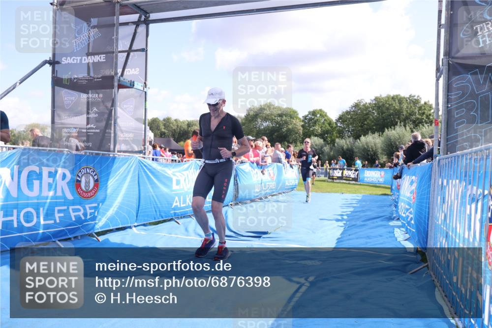 25.08.2024 - Elbe Triathlon Hamburg H.Heesch http://msf.ph/oto/6876398 25.08.2024 11:42:54 Ziel 1403, 1444 meine-sportfotos.de