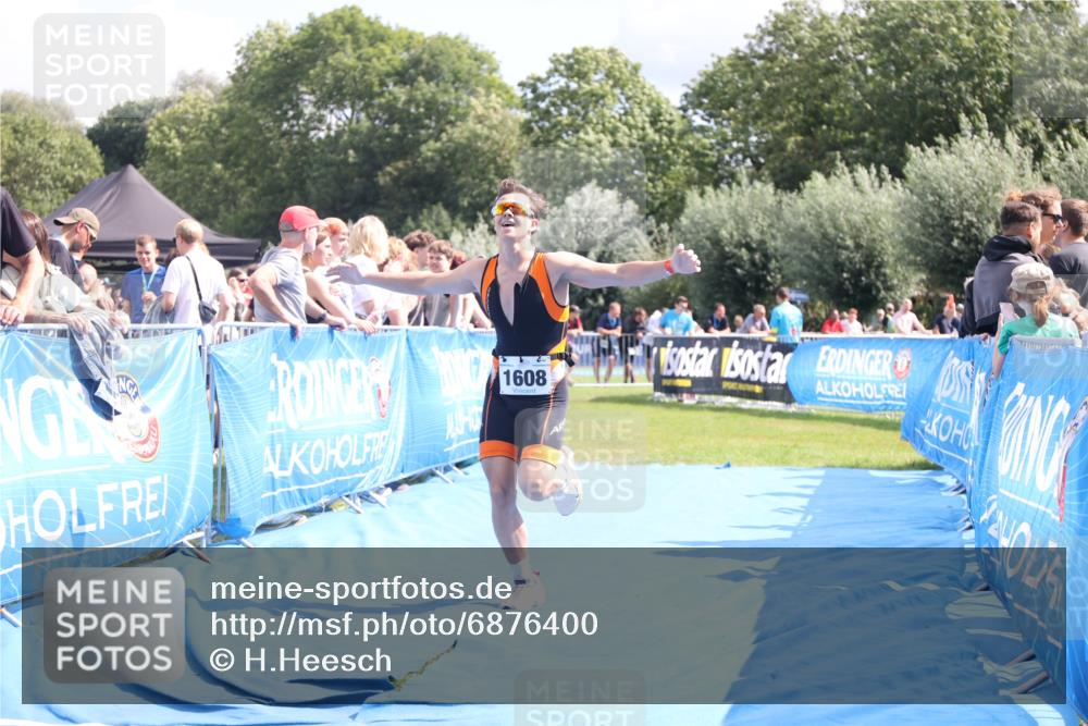 25.08.2024 - Elbe Triathlon Hamburg H.Heesch http://msf.ph/oto/6876400 25.08.2024 12:07:00 Ziel 1608 meine-sportfotos.de