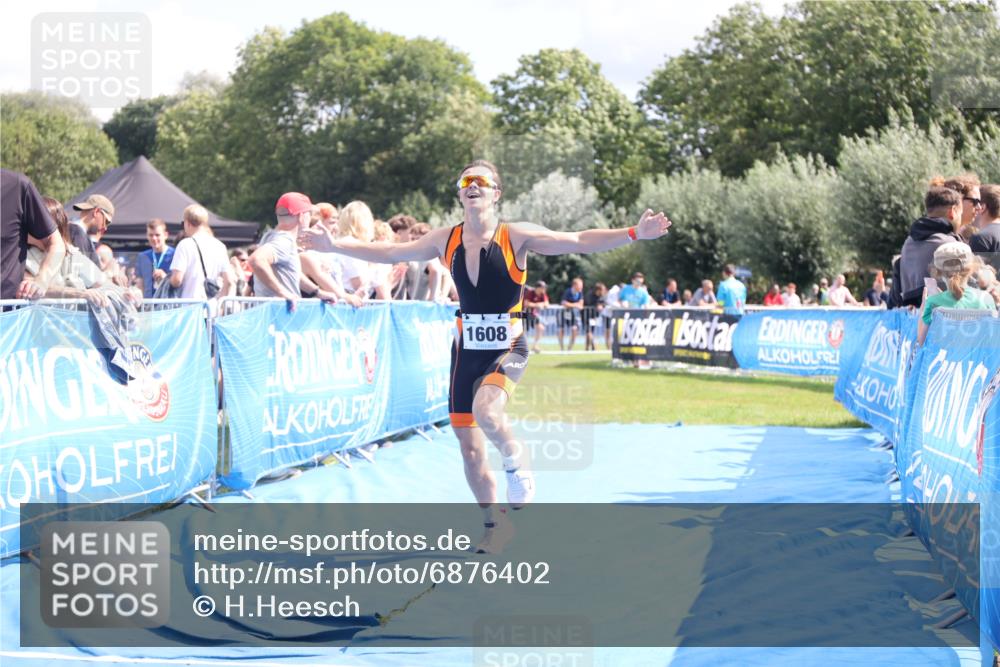 25.08.2024 - Elbe Triathlon Hamburg H.Heesch http://msf.ph/oto/6876402 25.08.2024 12:07:00 Ziel 1608 meine-sportfotos.de