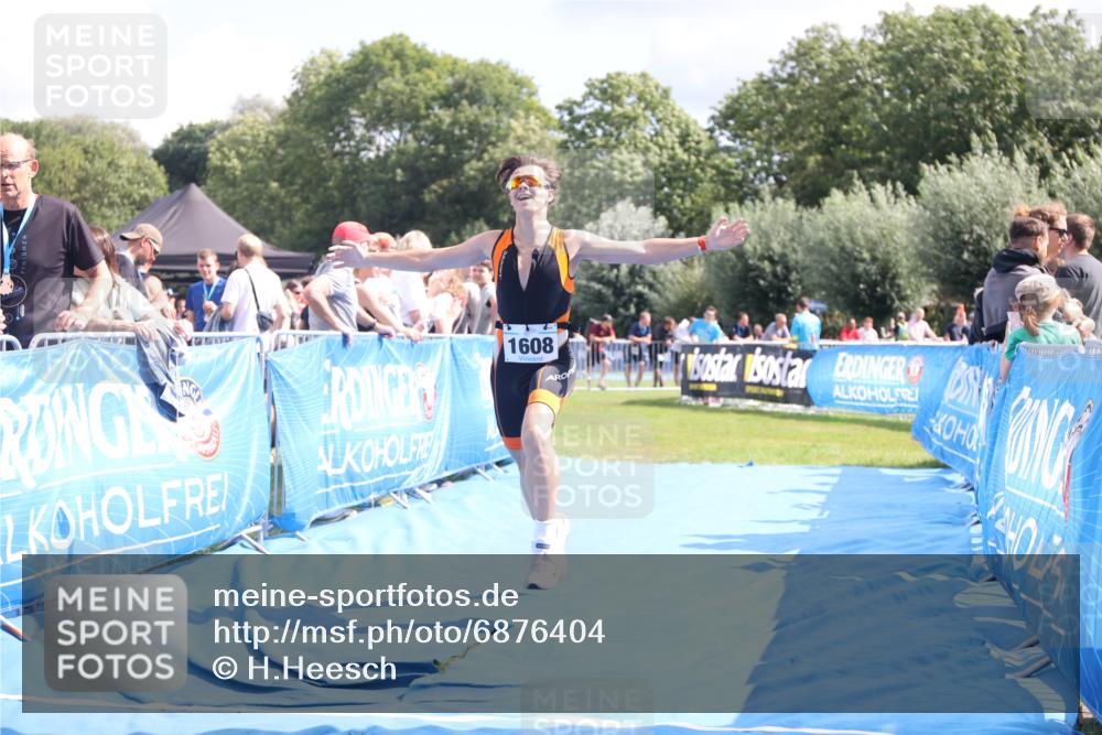 25.08.2024 - Elbe Triathlon Hamburg H.Heesch http://msf.ph/oto/6876404 25.08.2024 12:07:00 Ziel 1608 meine-sportfotos.de