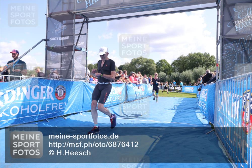 25.08.2024 - Elbe Triathlon Hamburg H.Heesch http://msf.ph/oto/6876412 25.08.2024 11:42:54 Ziel 1403, 1444 meine-sportfotos.de