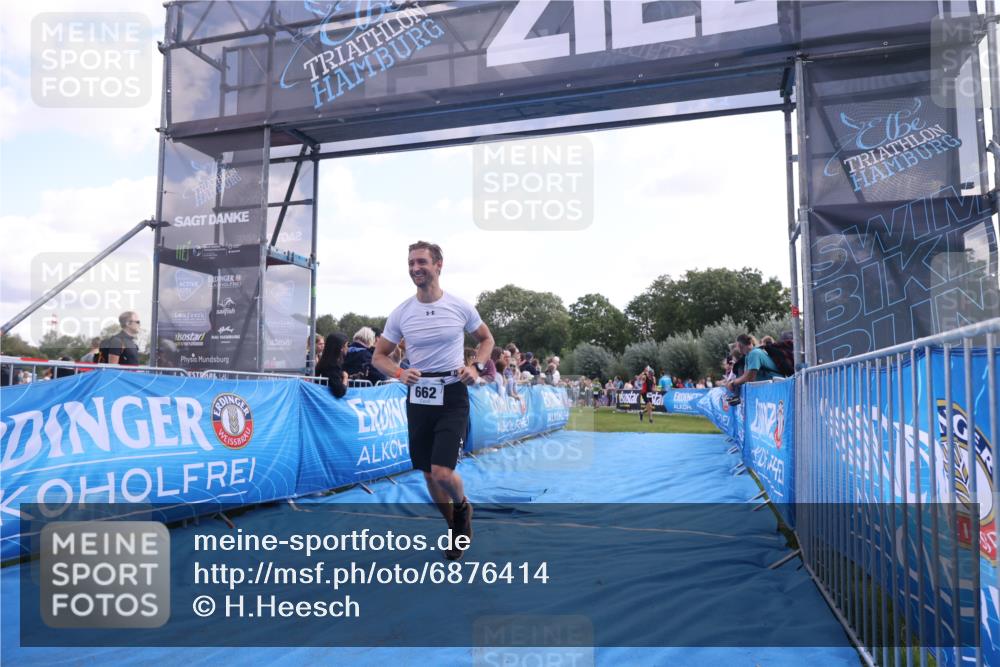 25.08.2024 - Elbe Triathlon Hamburg H.Heesch http://msf.ph/oto/6876414 25.08.2024 11:17:27 Ziel 319, 434, 662 meine-sportfotos.de
