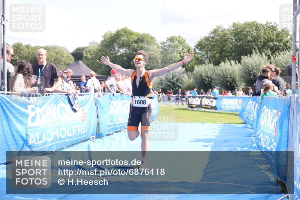 25.08.2024 - Elbe Triathlon Hamburg H.Heesch http://msf.ph/oto/6876418 25.08.2024 12:07:00 Ziel 1608 meine-sportfotos.de