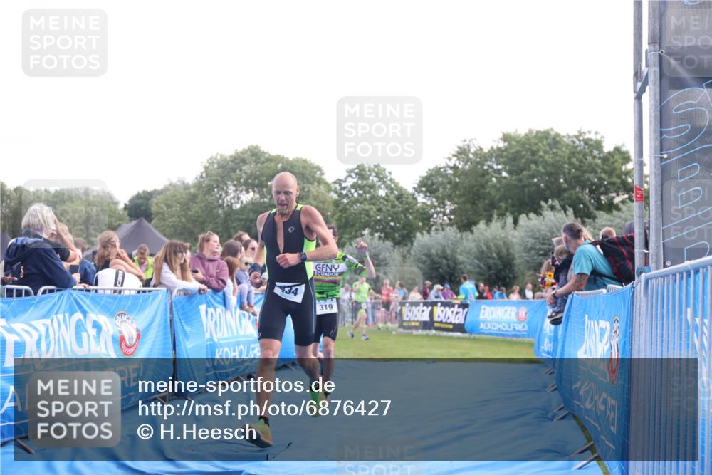 25.08.2024 - Elbe Triathlon Hamburg H.Heesch http://msf.ph/oto/6876427 25.08.2024 11:17:34 Ziel 319, 434 meine-sportfotos.de