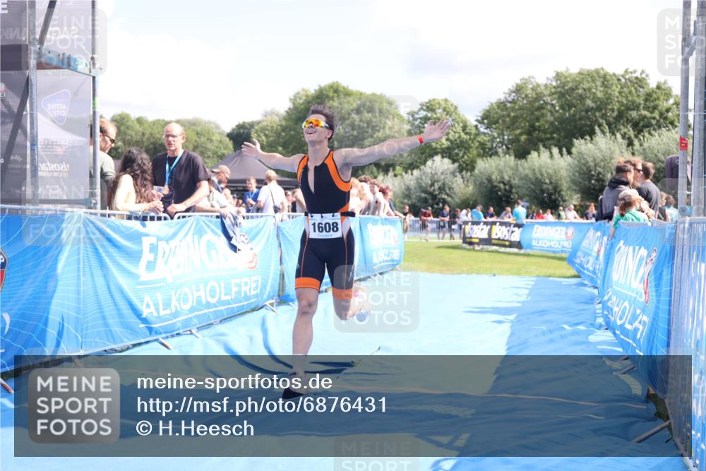 25.08.2024 - Elbe Triathlon Hamburg H.Heesch http://msf.ph/oto/6876431 25.08.2024 12:07:00 Ziel 1608 meine-sportfotos.de