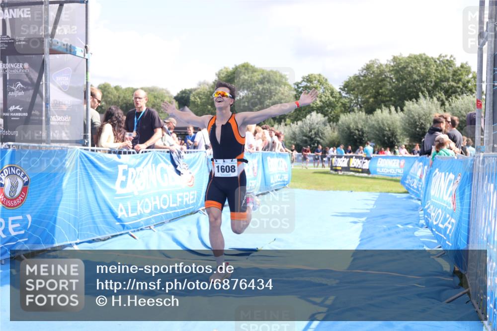 25.08.2024 - Elbe Triathlon Hamburg H.Heesch http://msf.ph/oto/6876434 25.08.2024 12:07:00 Ziel 1608 meine-sportfotos.de