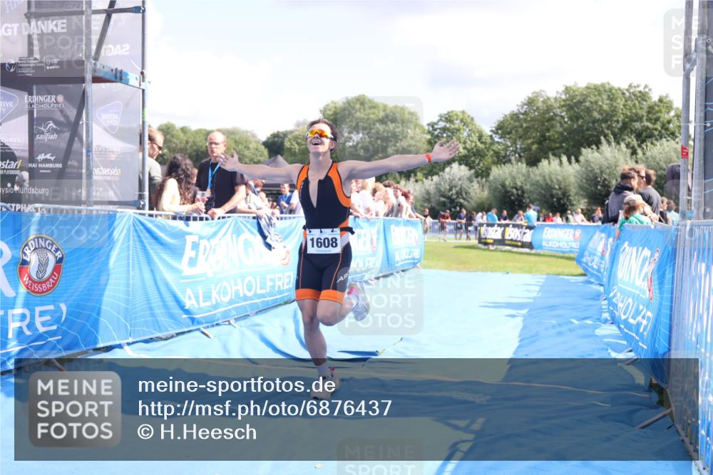 25.08.2024 - Elbe Triathlon Hamburg H.Heesch http://msf.ph/oto/6876437 25.08.2024 12:07:00 Ziel 1608 meine-sportfotos.de