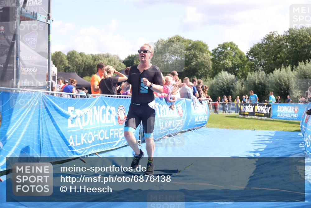 25.08.2024 - Elbe Triathlon Hamburg H.Heesch http://msf.ph/oto/6876438 25.08.2024 11:42:55 Ziel 1403, 1444 meine-sportfotos.de