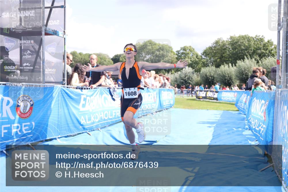 25.08.2024 - Elbe Triathlon Hamburg H.Heesch http://msf.ph/oto/6876439 25.08.2024 12:07:00 Ziel 1608 meine-sportfotos.de