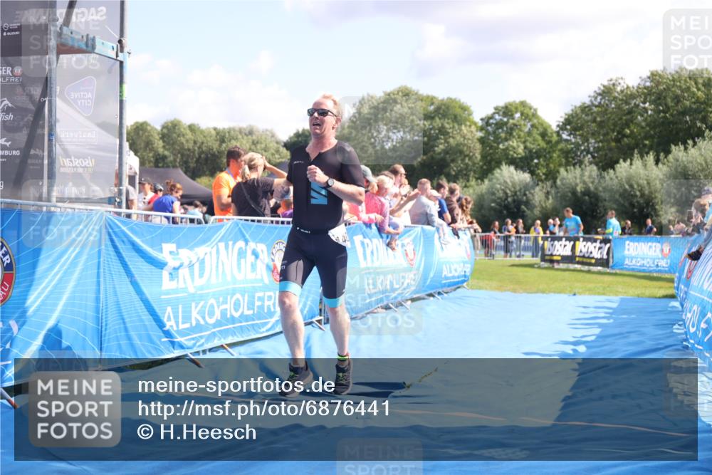 25.08.2024 - Elbe Triathlon Hamburg H.Heesch http://msf.ph/oto/6876441 25.08.2024 11:42:55 Ziel 1403, 1444 meine-sportfotos.de