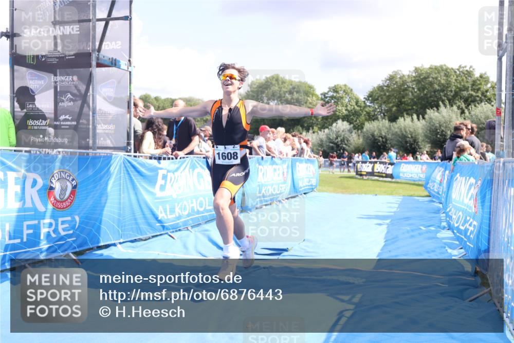 25.08.2024 - Elbe Triathlon Hamburg H.Heesch http://msf.ph/oto/6876443 25.08.2024 12:07:00 Ziel 1608 meine-sportfotos.de