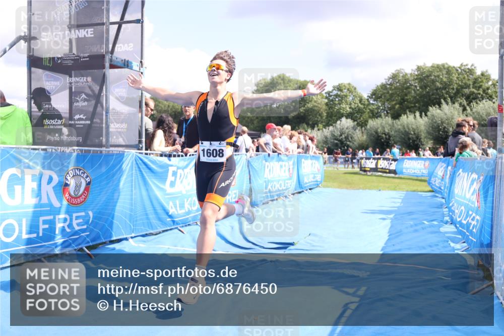 25.08.2024 - Elbe Triathlon Hamburg H.Heesch http://msf.ph/oto/6876450 25.08.2024 12:07:00 Ziel 1608 meine-sportfotos.de