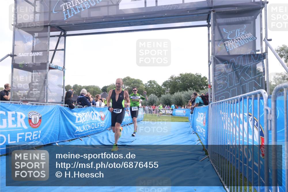 25.08.2024 - Elbe Triathlon Hamburg H.Heesch http://msf.ph/oto/6876455 25.08.2024 11:17:34 Ziel 319, 434 meine-sportfotos.de