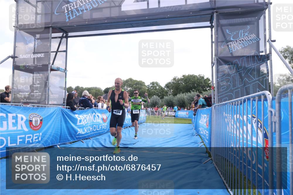 25.08.2024 - Elbe Triathlon Hamburg H.Heesch http://msf.ph/oto/6876457 25.08.2024 11:17:35 Ziel 319, 434 meine-sportfotos.de