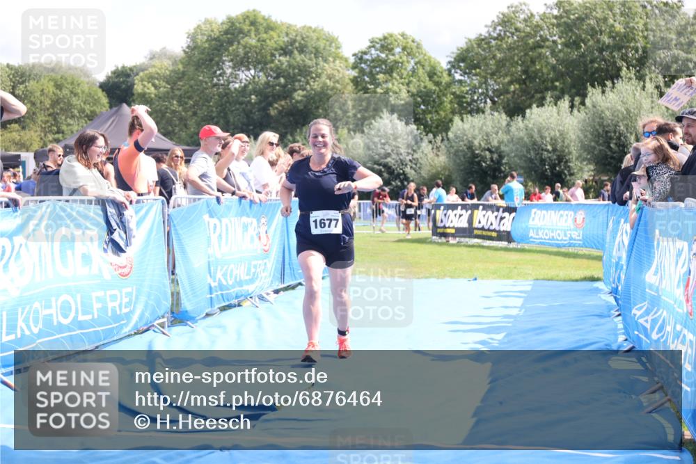 25.08.2024 - Elbe Triathlon Hamburg H.Heesch http://msf.ph/oto/6876464 25.08.2024 12:07:15 Ziel 1640, 1677 meine-sportfotos.de