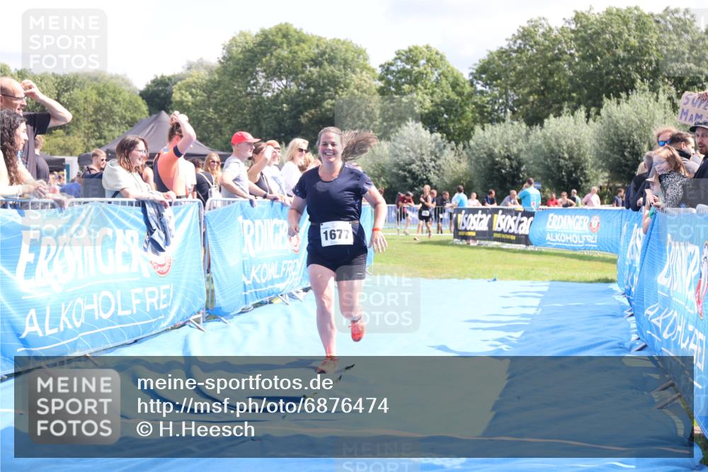 25.08.2024 - Elbe Triathlon Hamburg H.Heesch http://msf.ph/oto/6876474 25.08.2024 12:07:15 Ziel 1640, 1677 meine-sportfotos.de