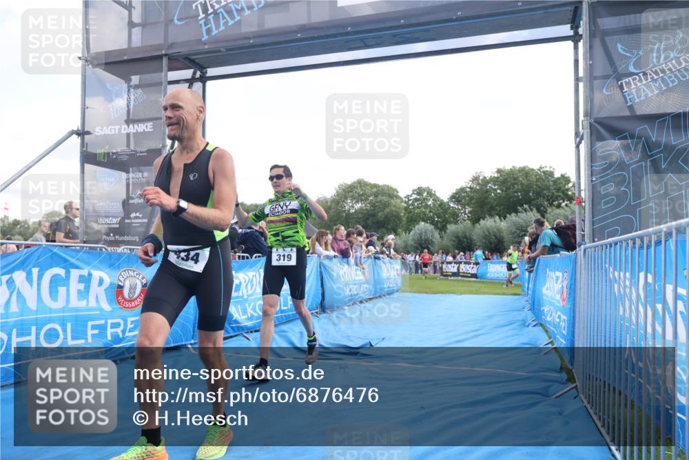 25.08.2024 - Elbe Triathlon Hamburg H.Heesch http://msf.ph/oto/6876476 25.08.2024 11:17:36 Ziel 319, 434 meine-sportfotos.de
