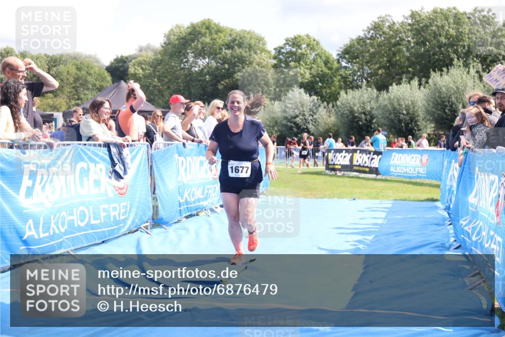 25.08.2024 - Elbe Triathlon Hamburg H.Heesch http://msf.ph/oto/6876479 25.08.2024 12:07:15 Ziel 1640, 1677 meine-sportfotos.de