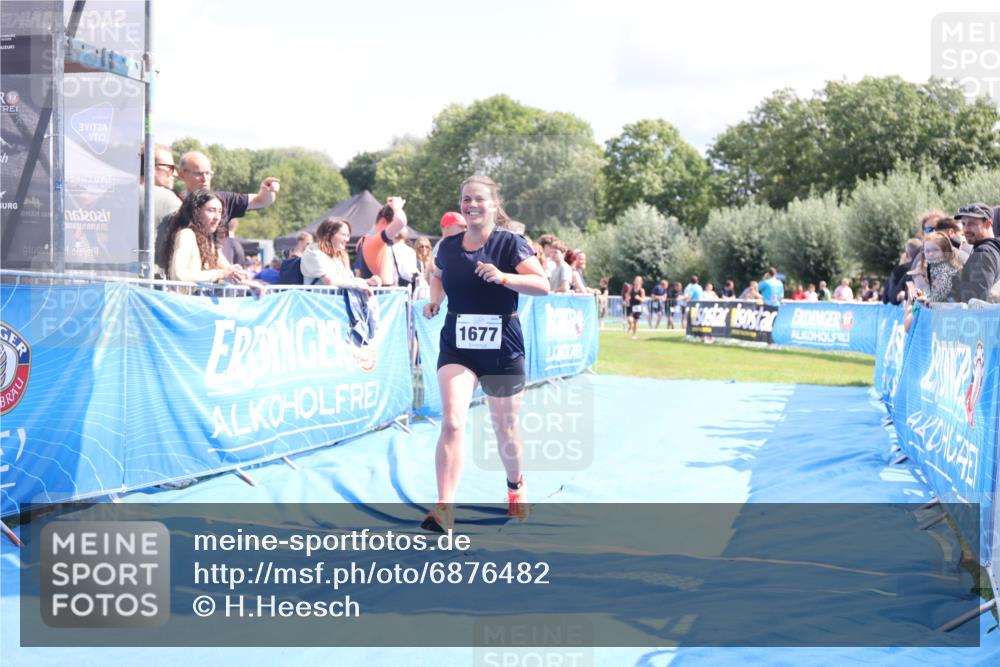 25.08.2024 - Elbe Triathlon Hamburg H.Heesch http://msf.ph/oto/6876482 25.08.2024 12:07:15 Ziel 1640, 1677 meine-sportfotos.de