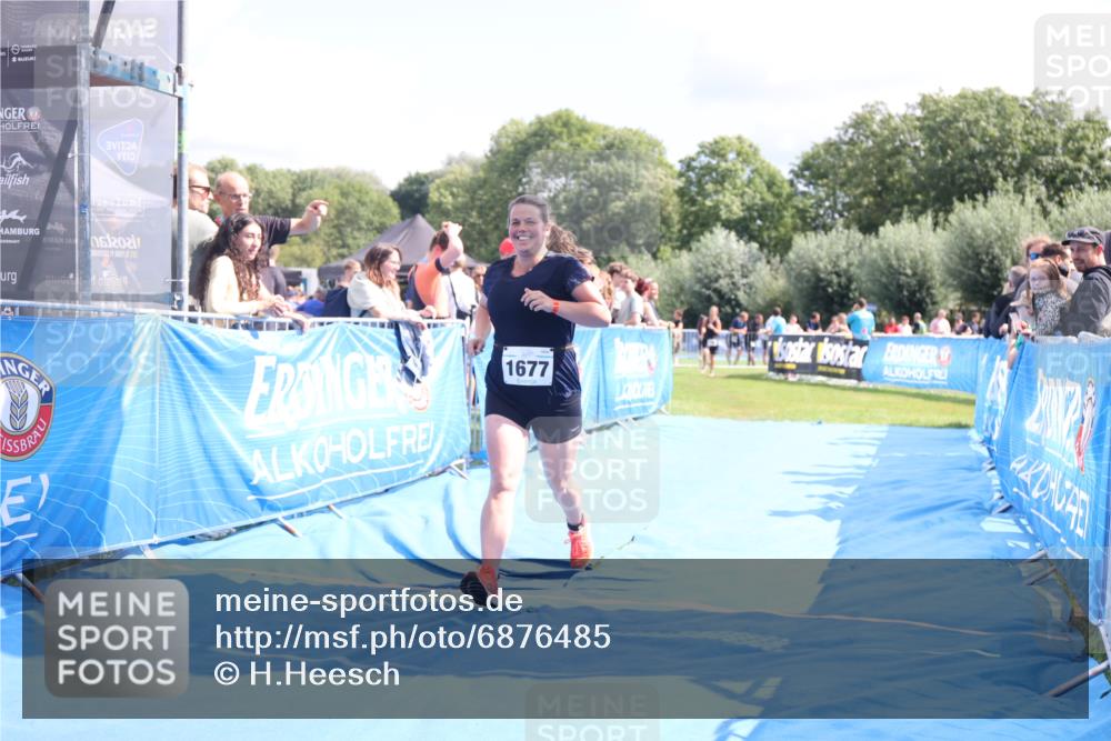 25.08.2024 - Elbe Triathlon Hamburg H.Heesch http://msf.ph/oto/6876485 25.08.2024 12:07:16 Ziel 1640, 1677 meine-sportfotos.de