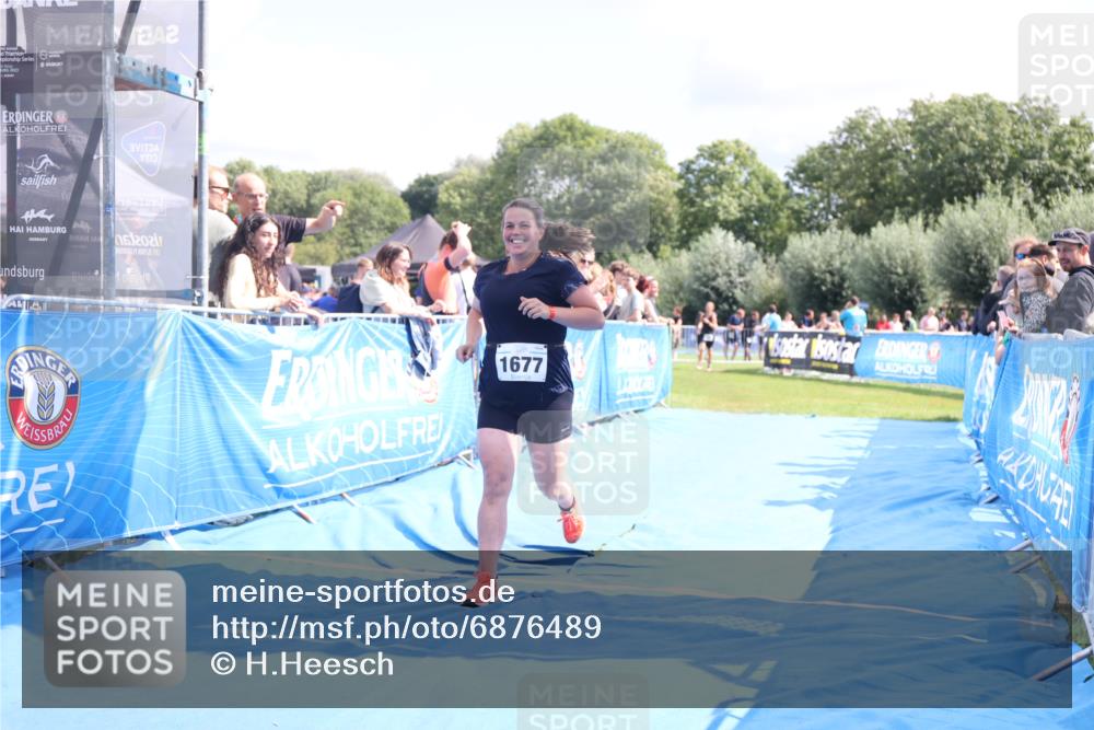 25.08.2024 - Elbe Triathlon Hamburg H.Heesch http://msf.ph/oto/6876489 25.08.2024 12:07:16 Ziel 1640, 1677 meine-sportfotos.de