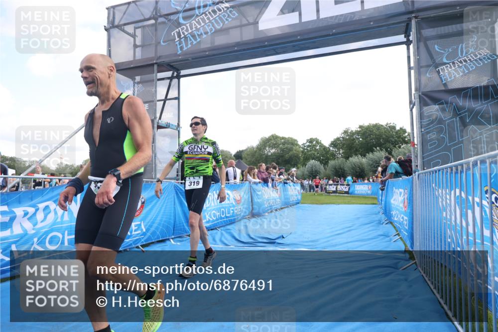 25.08.2024 - Elbe Triathlon Hamburg H.Heesch http://msf.ph/oto/6876491 25.08.2024 11:17:36 Ziel 319, 434 meine-sportfotos.de