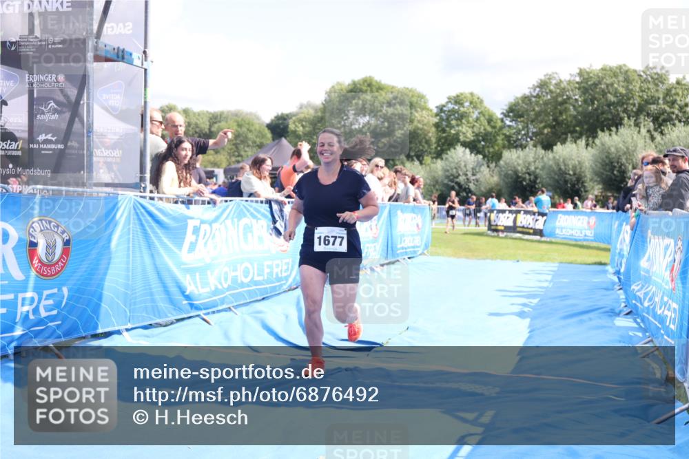 25.08.2024 - Elbe Triathlon Hamburg H.Heesch http://msf.ph/oto/6876492 25.08.2024 12:07:16 Ziel 1640, 1677 meine-sportfotos.de