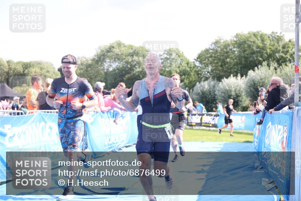 25.08.2024 - Elbe Triathlon Hamburg H.Heesch http://msf.ph/oto/6876499 25.08.2024 11:43:16 Ziel 397, 568, 608, 714, 1418 meine-sportfotos.de