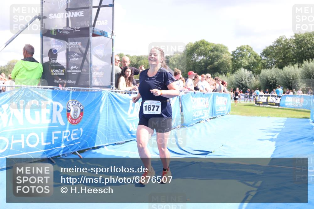 25.08.2024 - Elbe Triathlon Hamburg H.Heesch http://msf.ph/oto/6876507 25.08.2024 12:07:16 Ziel 1640, 1677 meine-sportfotos.de