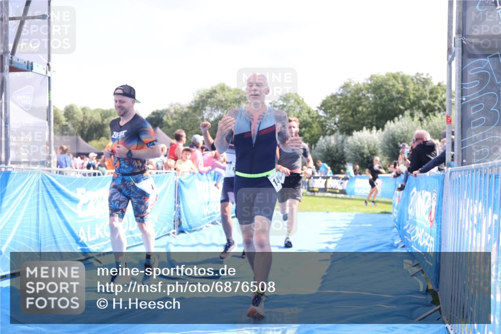 25.08.2024 - Elbe Triathlon Hamburg H.Heesch http://msf.ph/oto/6876508 25.08.2024 11:43:16 Ziel 397, 568, 608, 714, 1418 meine-sportfotos.de