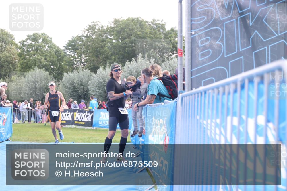 25.08.2024 - Elbe Triathlon Hamburg H.Heesch http://msf.ph/oto/6876509 25.08.2024 11:17:45 Ziel 221, 333, 376 meine-sportfotos.de