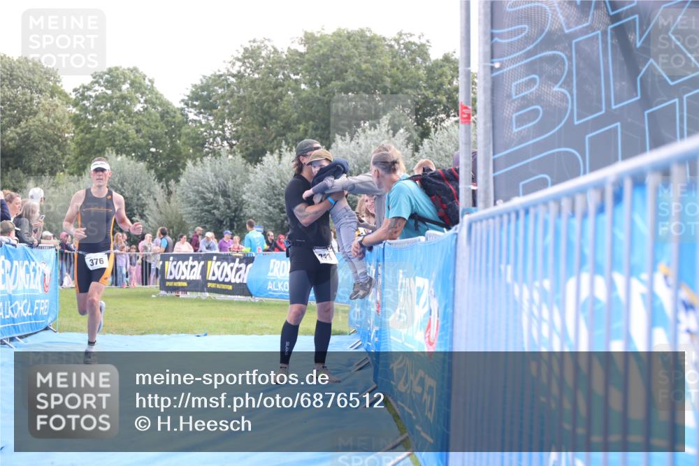 25.08.2024 - Elbe Triathlon Hamburg H.Heesch http://msf.ph/oto/6876512 25.08.2024 11:17:46 Ziel 221, 333, 376 meine-sportfotos.de