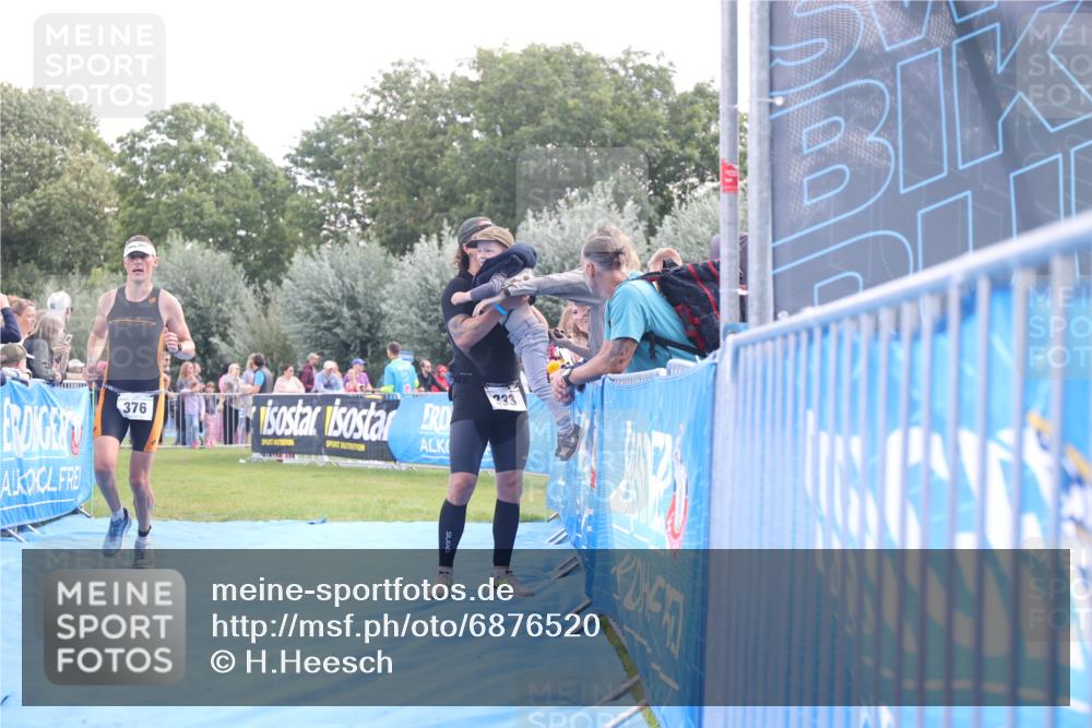25.08.2024 - Elbe Triathlon Hamburg H.Heesch http://msf.ph/oto/6876520 25.08.2024 11:17:46 Ziel 221, 333, 376 meine-sportfotos.de