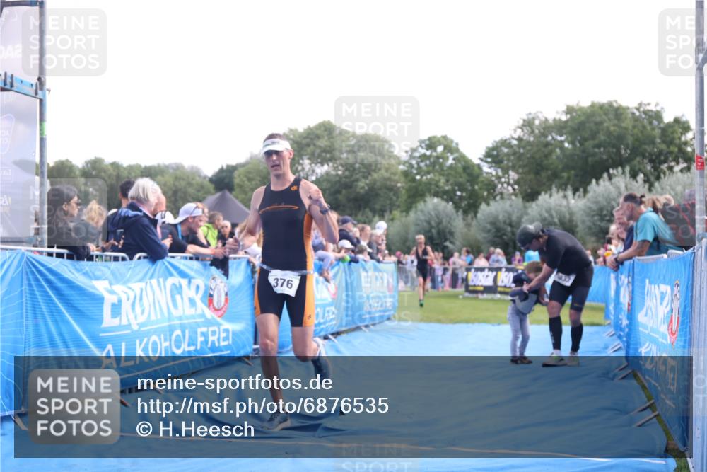 25.08.2024 - Elbe Triathlon Hamburg H.Heesch http://msf.ph/oto/6876535 25.08.2024 11:17:47 Ziel 221, 333, 376 meine-sportfotos.de